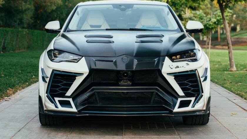 Rent Lamborghini Urus in Dubai